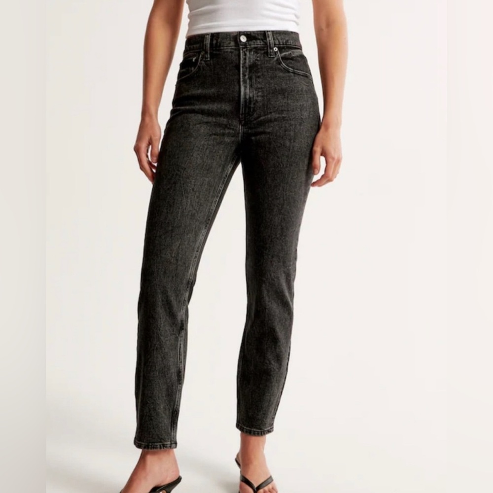 Abercrombie and Fitch The Mom Jeans